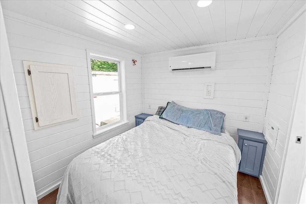 Lake Edge Harbor LT - Residential