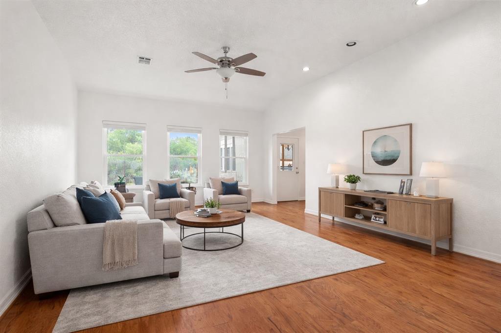 128 W Persimmon Drive