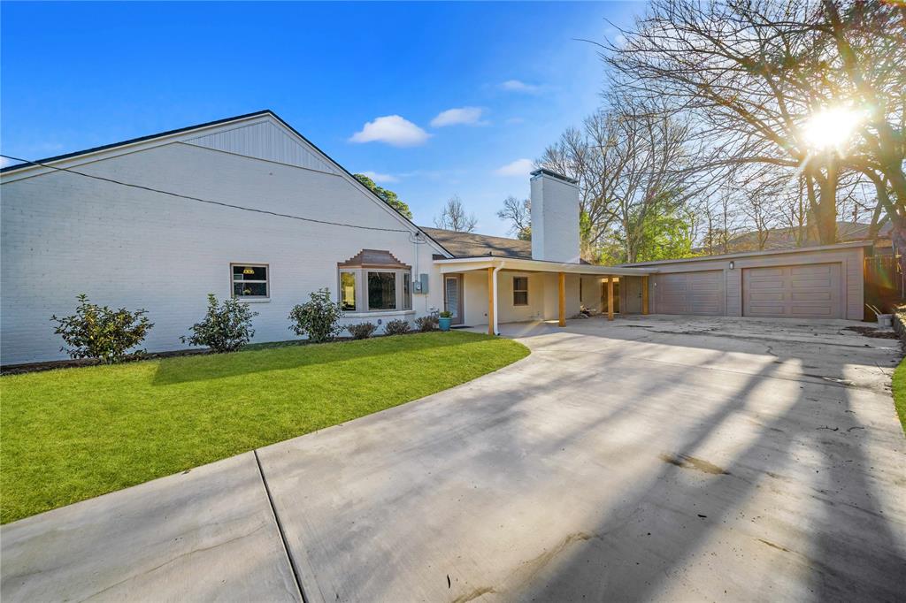 3918 Fry Avenue