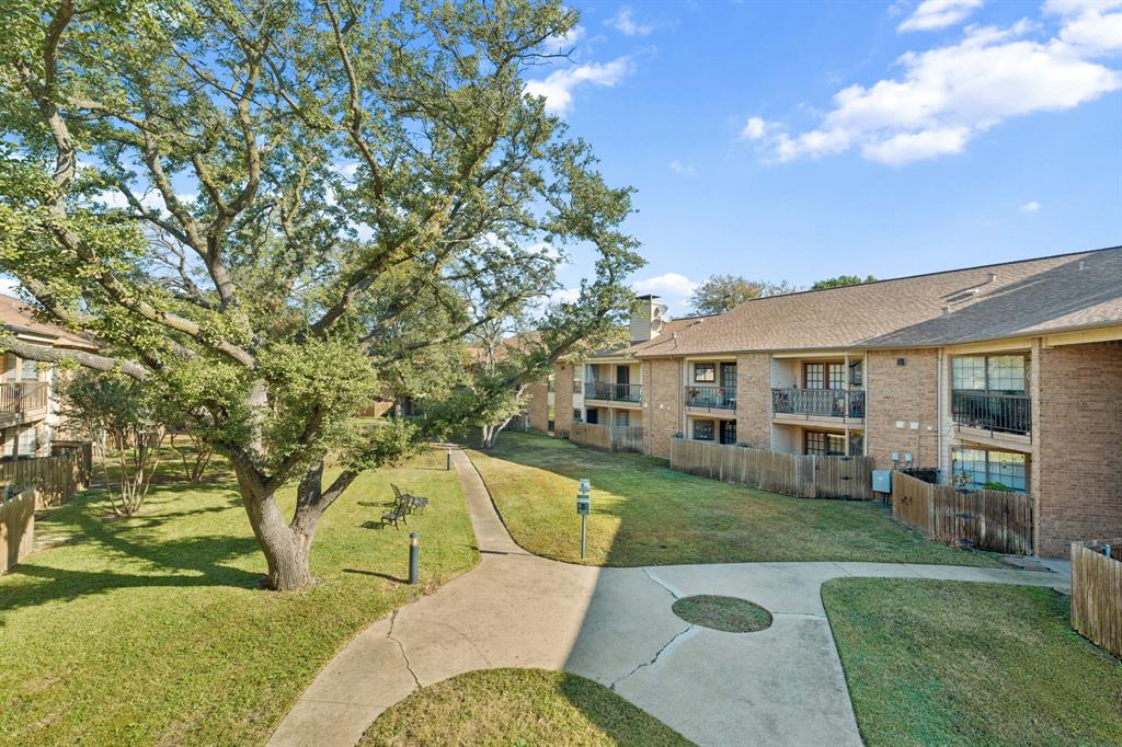 VALLEY OF BENT TREE CONDOMINIUMS - Residential