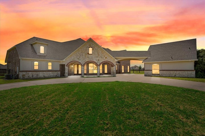 Photo 1 of 40 — 9770 County Road 483, Lavon, TX 75166