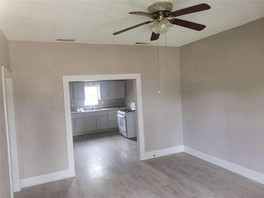 1009 W Mesquite Street