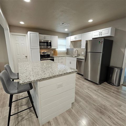 802 Brown Trail Bedford TX 76022