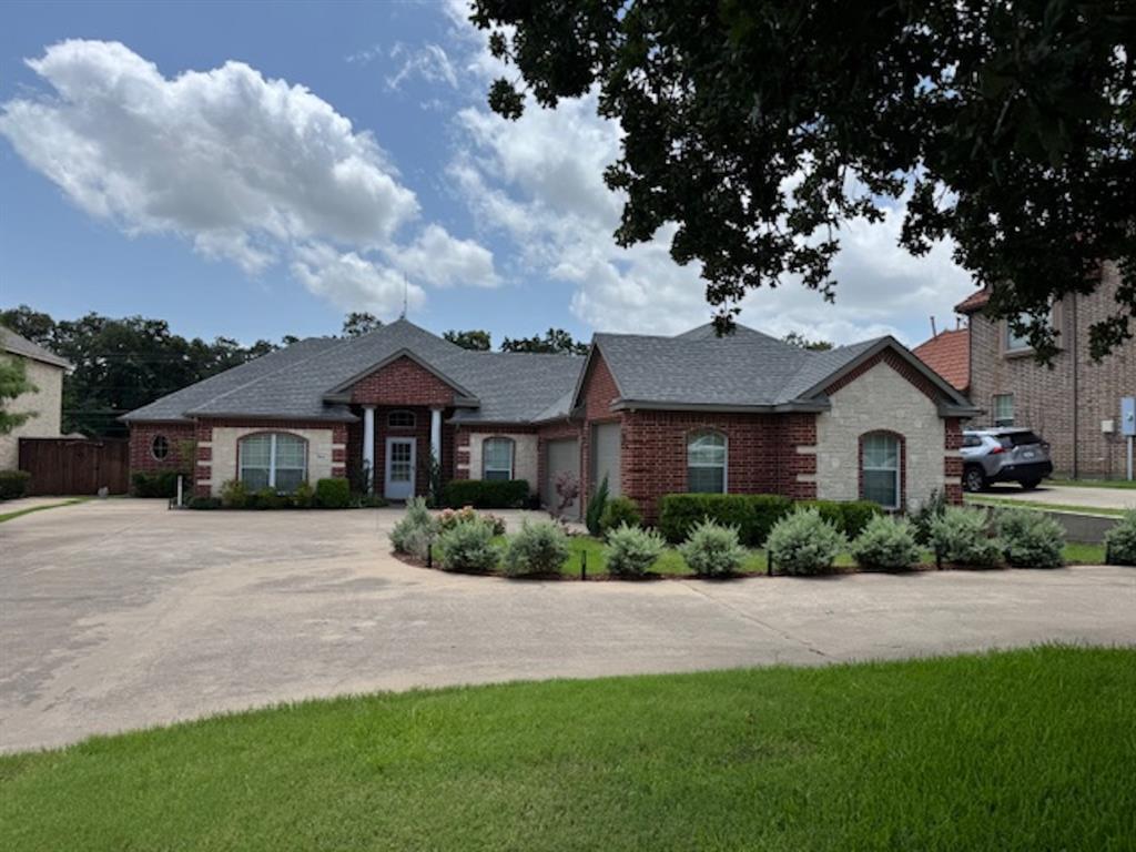 3840 W Pioneer Drive