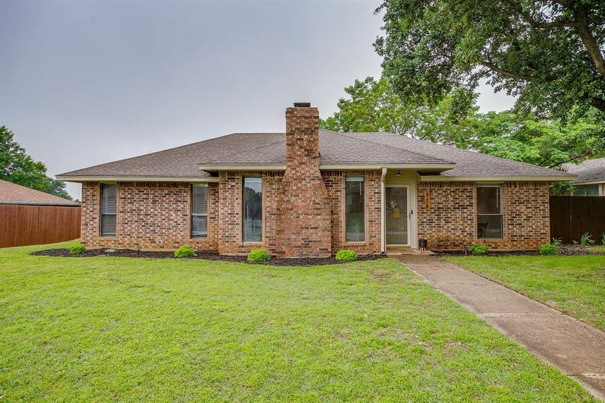 Welcome to 918 Summer Trail, nestled in the heart of Flower Mound! This beautiful home boasts a fully updated kitchen that will steal your heart and inspire your inner chef. Sleek new countertops with stylish cabinetry that offers both functionality and flair. The brand-new flooring ties it all together, creating a bright and inviting space. This home offers a blend of comfort and cozy, with plenty of room to relax, entertain, and make memories. Located in a sought-after community with top-rated schools, nearby parks, and a welcoming neighborhood atmosphere, this property is waiting for you to call it Home!