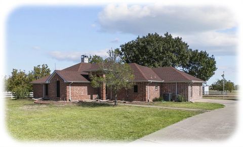 Photo of 842 N Fm 1138, Nevada, TX 75173 (MLS # 21238407)