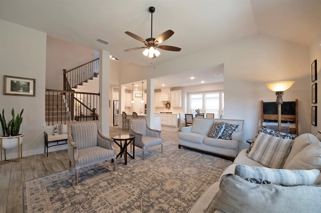 412 W Autumn Hill Bluff