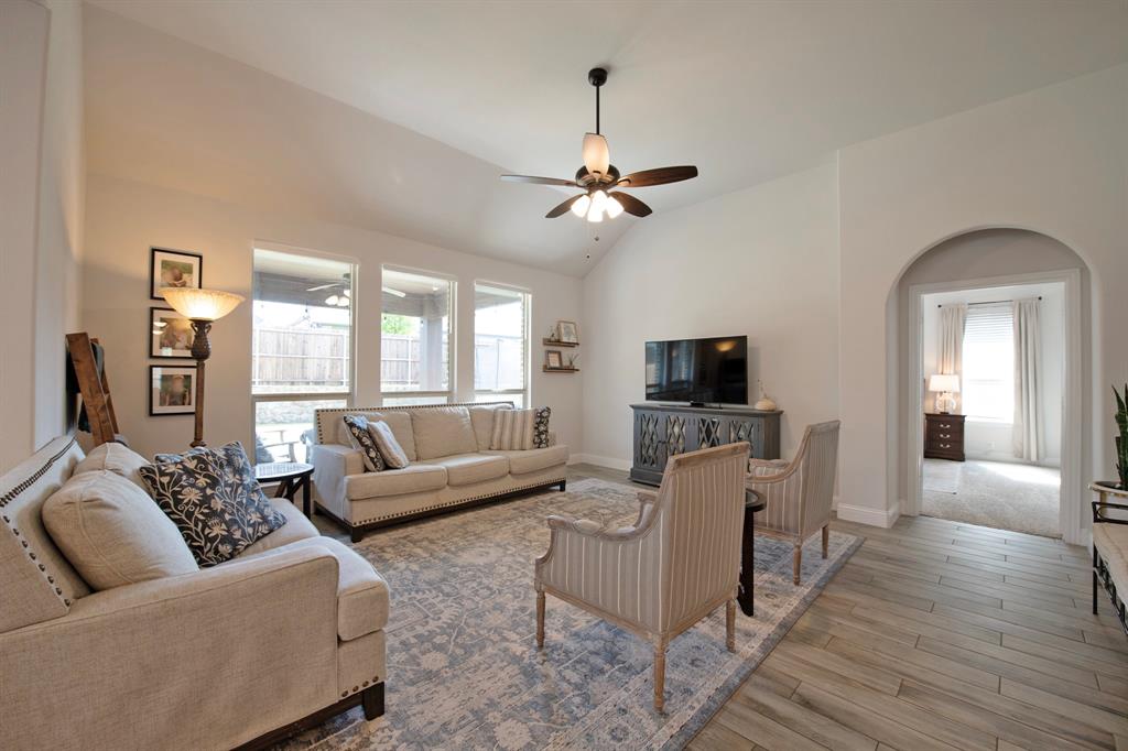 412 W Autumn Hill Bluff