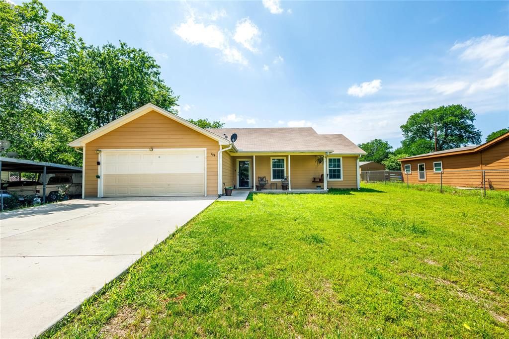 Photo of 104 Richard Lane, Azle, TX 76020 (MLS # 21251605)