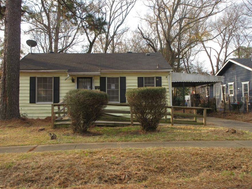 3 bedroom and 2 full baths with nice size living room. Good size kitchen and bedrooms. Has office area or den. AGENTS: see agent remarks on submitting an offer.