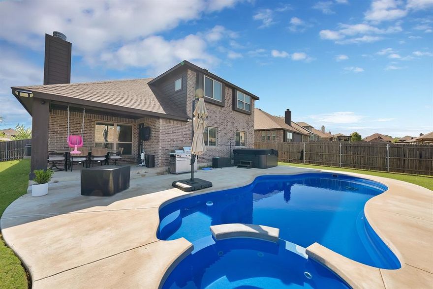Located in a quiet Burleson community, this like-new (built in 2020) home offers 4 bedrooms, 3 full baths, a private office, and a flexible upstairs suite with its own living space, bedroom, and bathroom—perfect for guests or multi-gen living.
Enjoy an open-concept layout with a gas stove, modern finishes, and plenty of natural light. Step outside to your backyard oasis featuring a pool and heated spa—ideal for relaxing or entertaining.
Move-in ready, well-maintained, and checks all the boxes.