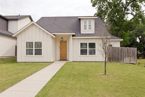 825 E Powell Avenue Fort Worth TX 76104