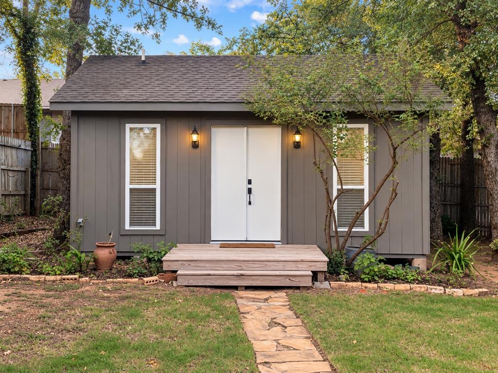 2858 Cresthaven Drive