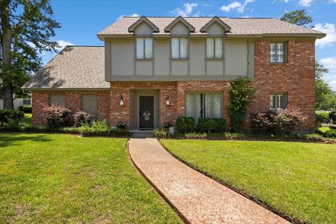 Photo of 5911 Foxcroft Road, Tyler, TX 75703 (MLS # 21294358)