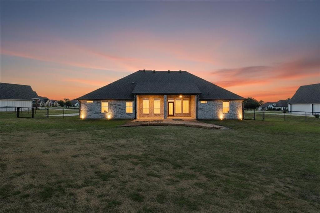 Weatherford, Texas 76087, United States, 4 Bedrooms Bedrooms, ,3 BathroomsBathrooms,Residential,Active,200004
