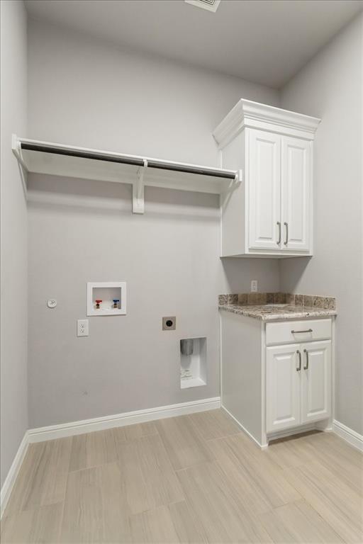 Weatherford, Texas 76087, United States, 4 Bedrooms Bedrooms, ,3 BathroomsBathrooms,Residential,Active,200004