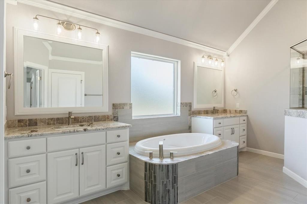 Weatherford, Texas 76087, United States, 4 Bedrooms Bedrooms, ,3 BathroomsBathrooms,Residential,Active,200004