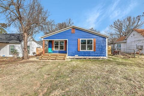 Photo of 513 E Washington Street, Denison, TX 75021 (MLS # 21163480)
