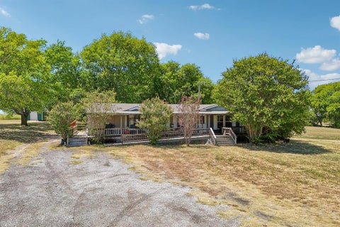 Photo of 5433 State Highway 160, Whitewright, TX 75491 (MLS # 21357026)