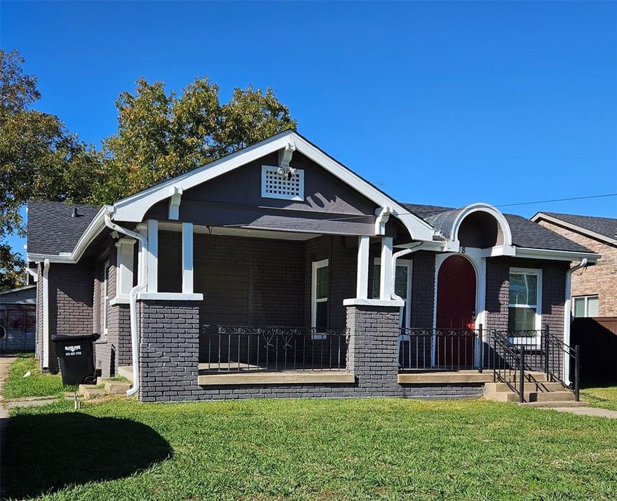 This brick home, with a large front porch to enjoy, features 2 bedrooms, 2 baths, living area, dining area, kitchen and laundry room.  Backyard with enclosed privacy fence. Open lot with driveway parking. Close to all amenities.