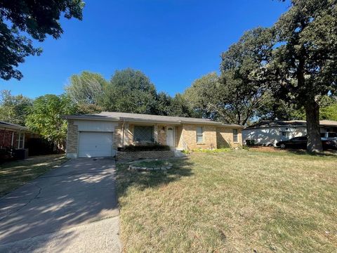 341 Hurst Drive Bedford TX 76022