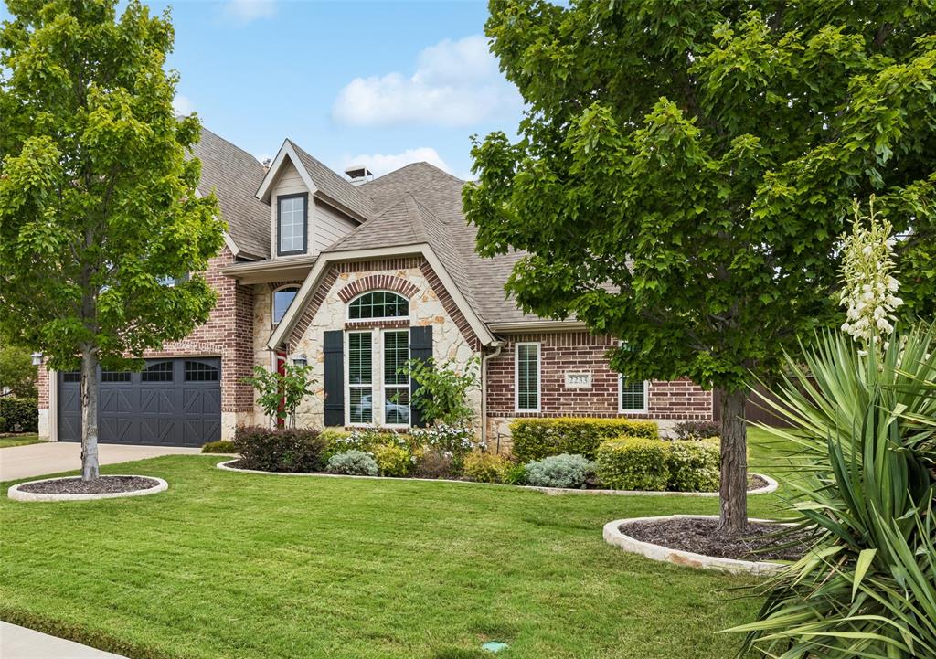 2233 Lakeway Drive