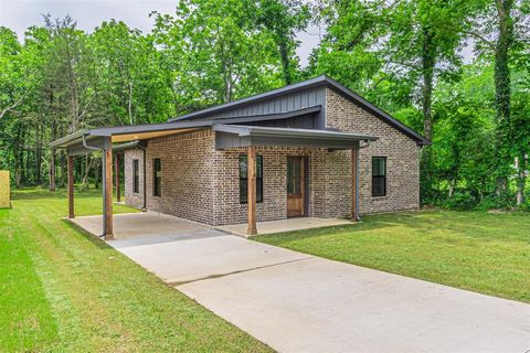 Photo of 714 E Crawford Street, Denison, TX 75021 (MLS # 21213101)