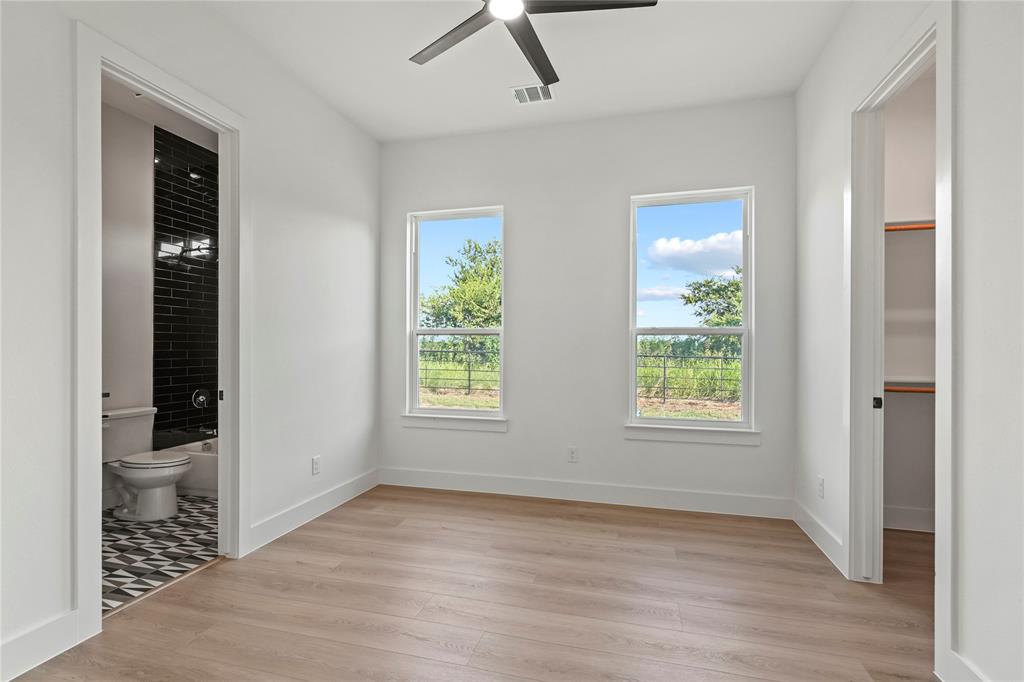 Chanteuse Manor - Residential