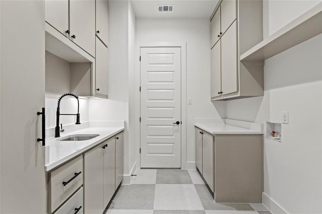 Chanteuse Manor - Residential