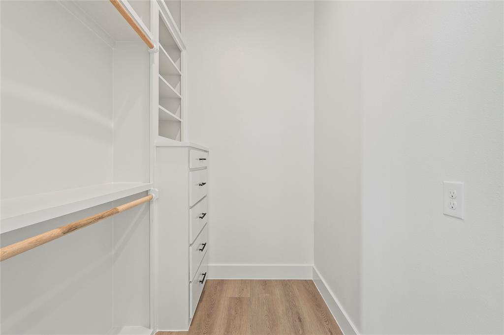 Chanteuse Manor - Residential