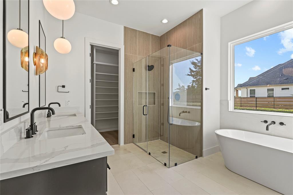 Chanteuse Manor - Residential