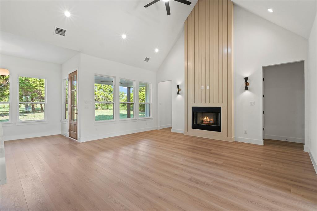 Chanteuse Manor - Residential