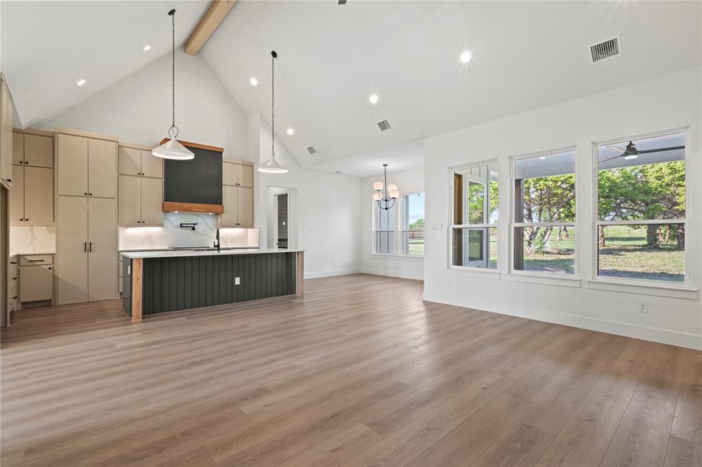 Chanteuse Manor - Residential