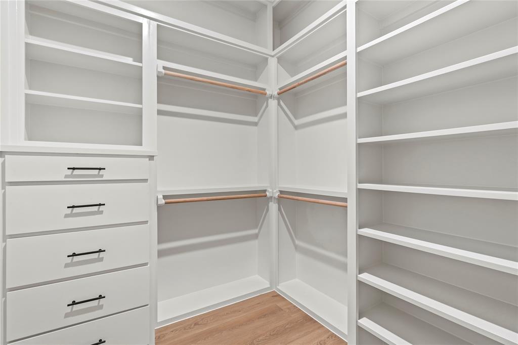 Chanteuse Manor - Residential