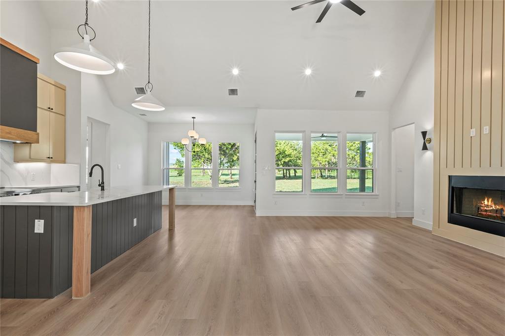 Chanteuse Manor - Residential