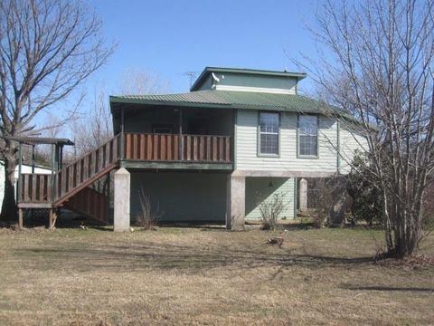 Photo of 2150 Harris Street, Gainesville, TX 76240 (MLS # 21169048)