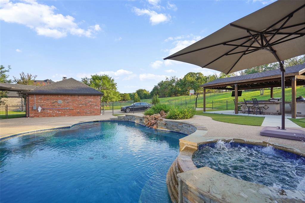 104 W Carruth Lane