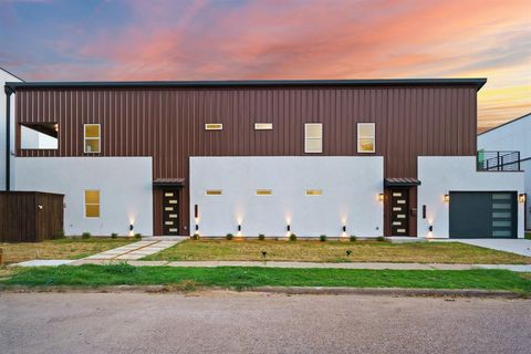 Photo of 1928 Pueblo Street, Dallas, TX 75212 (MLS # 21127312)