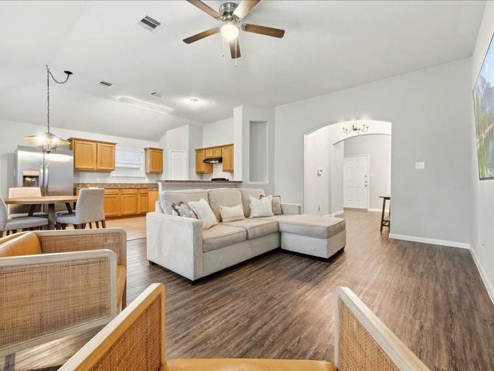 Photo 1 of 32 — 8 Shady Oak Lane, Conroe, TX 77304