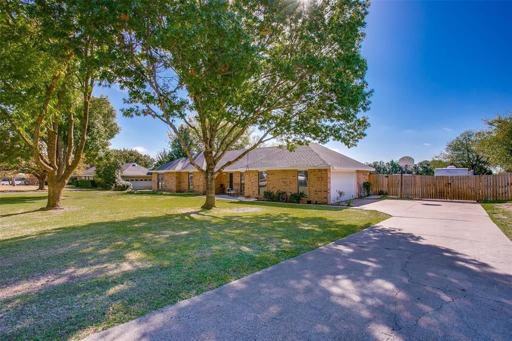 Photo of 606 Meadow Lark Drive, Ovilla, TX 75154 (MLS # 20508716)