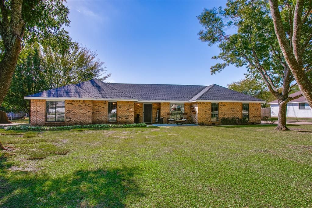 Photo of 606 Meadow Lark Drive, Ovilla, TX 75154 (MLS # 20508716)