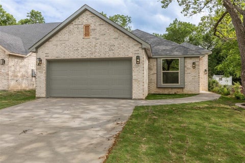 Photo of 710 E McGee Street, Sherman, TX 75090 (MLS # 21321412)