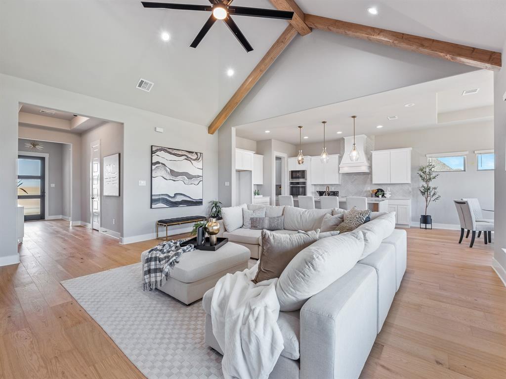 10405 Livestock Avenue