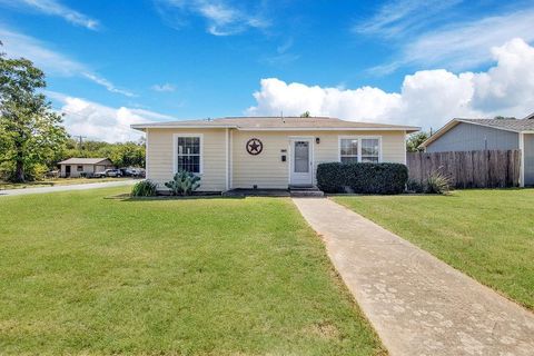 701 Skelly Street Crowley TX 76036