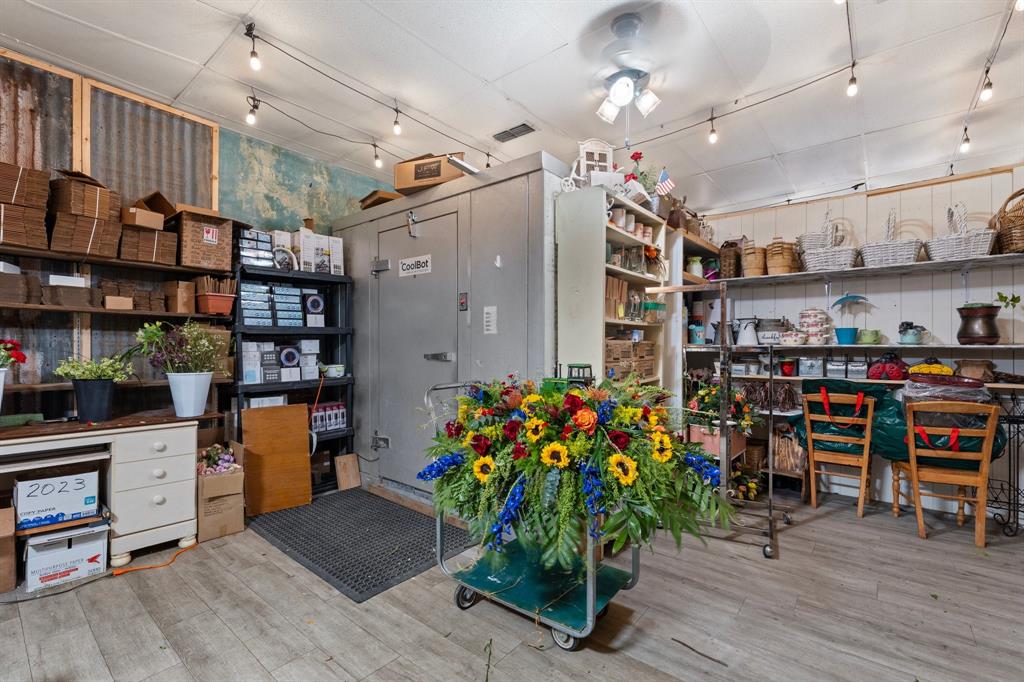 Orig Deleon - Commercial Sale