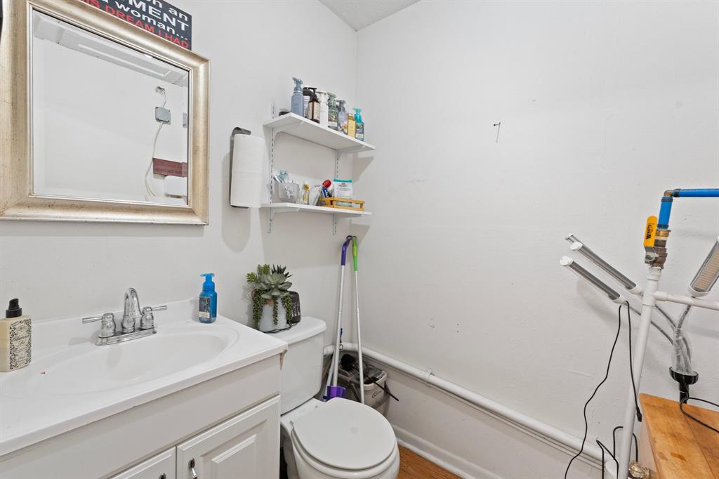 Orig Deleon - Commercial Sale