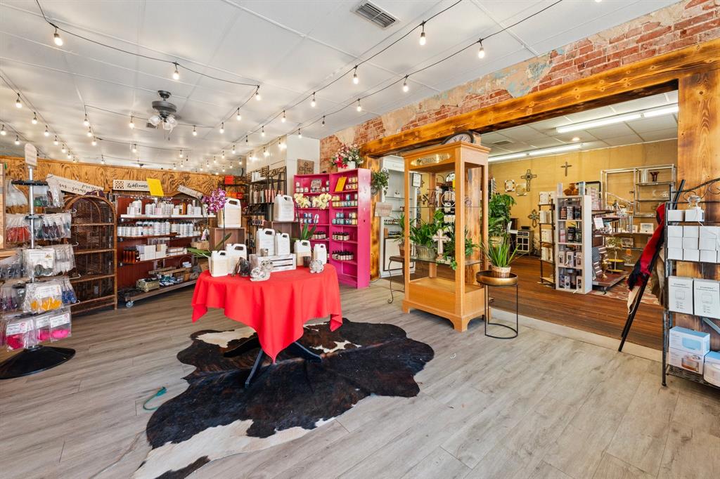 Orig Deleon - Commercial Sale