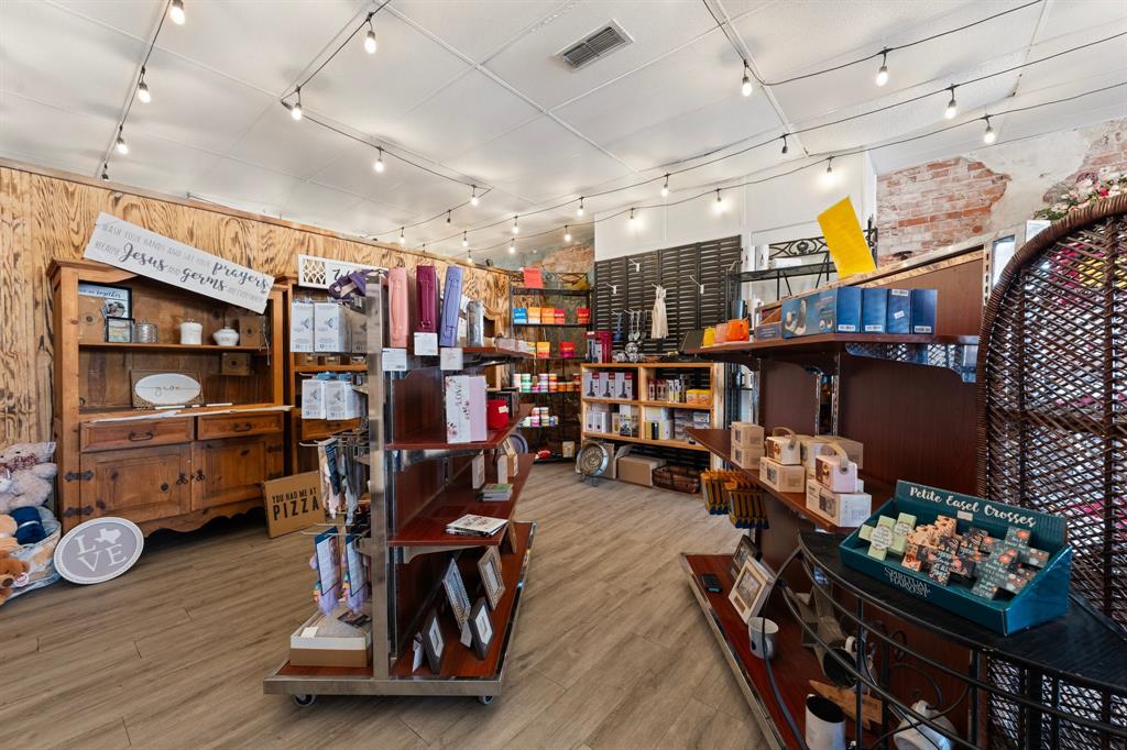 Orig Deleon - Commercial Sale