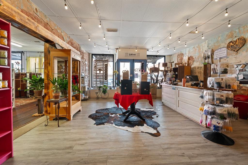 Orig Deleon - Commercial Sale