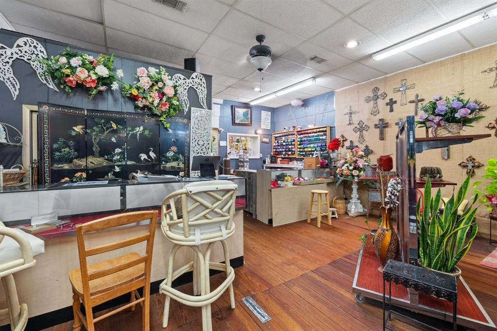 Orig Deleon - Commercial Sale